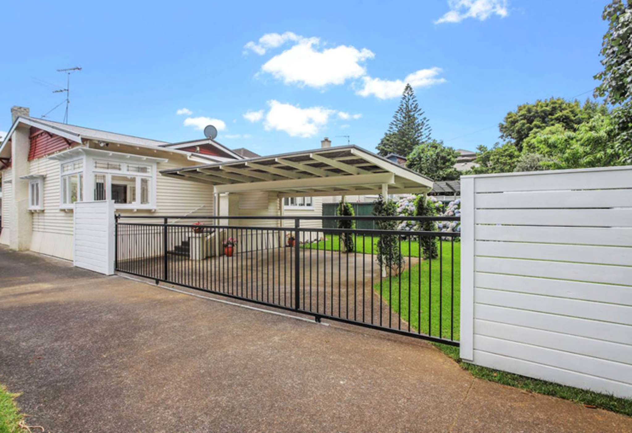 ‘Urgent sale required!’: Royal Oak bungalow sells for $1.37m as buyers shake off the floods