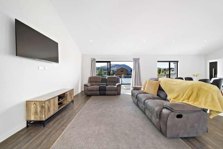 10 Falconer Rise Jacks Point_23