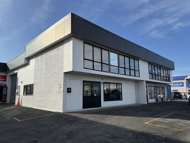 Road front in Wiri