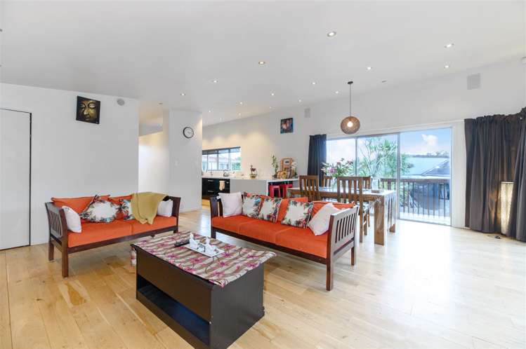 140a Solar Road Glen Eden_11