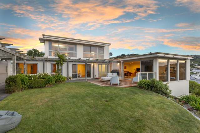 Big Views, Flat Lawn, Brilliant Family Living