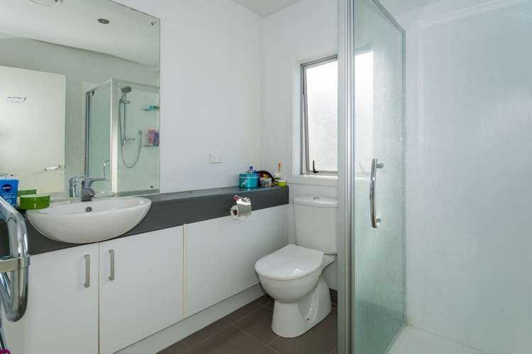 C21/71 Spencer Road Oteha_10