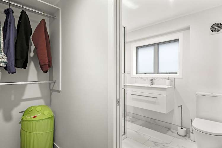 24 Shanaway Rise Hillcrest_27