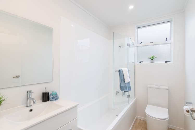 6/154 Whites Line East Waiwhetu_7