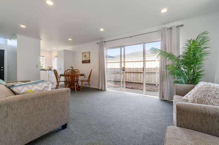 1/16 Vinograd Drive Te Atatu Peninsula_4