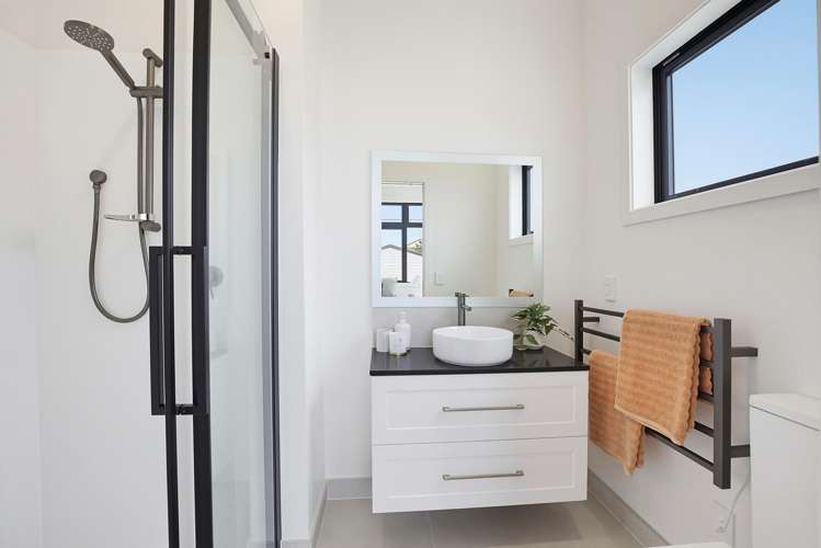 124 Apu Crescent Lyall Bay_13