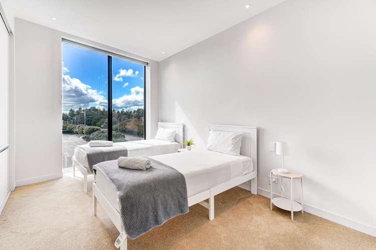 220/223A Green Lane West Epsom_12