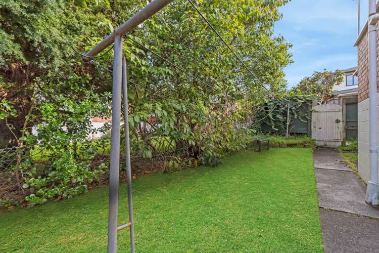 2/13a Evelyn Place Hillcrest_13