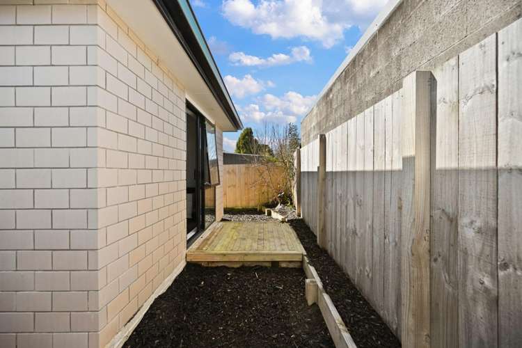 2/2 Radiata Street 1062_10