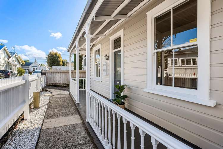 4 Graysons Lane Mount Eden_21