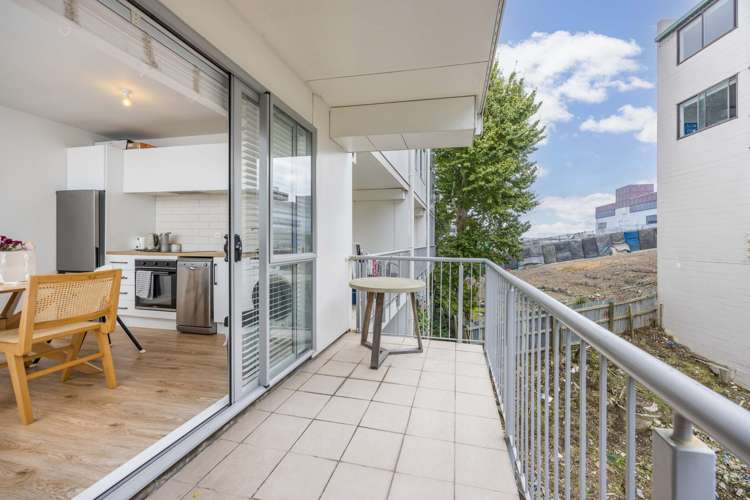 313/10 Flower Street Eden Terrace_10