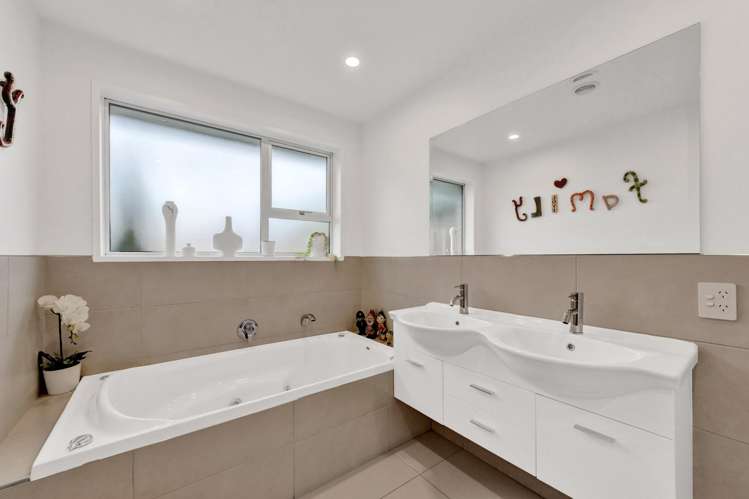 356 Halkett Road West Melton_19