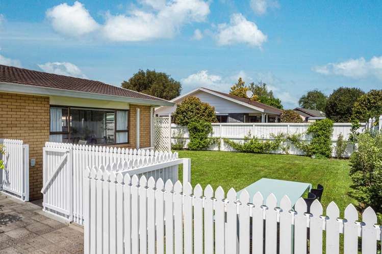 8 Conrad Place Leamington_17