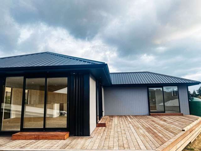 Modern three bedroom home  -  Coromandel