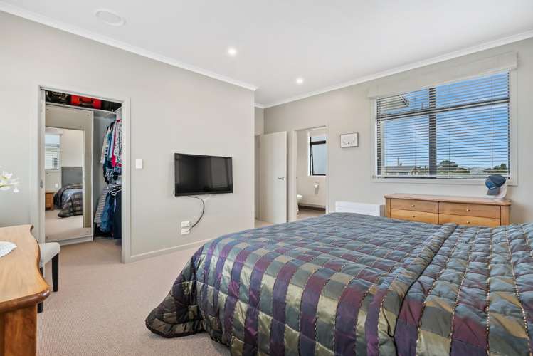 16 Fred Carr Place One Tree Point_13