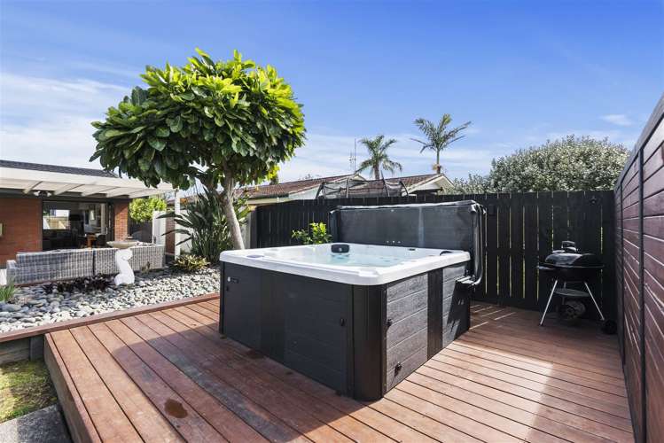 8 Quibray Place Botany Downs_26