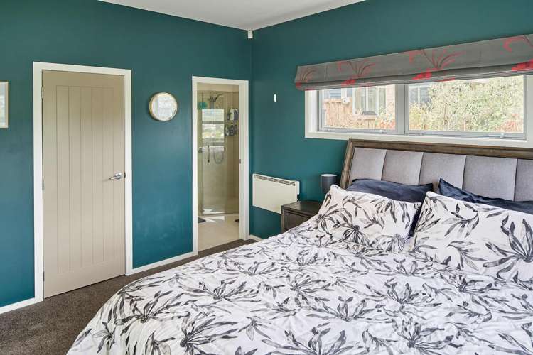 25 Paparoa Crescent Aotea_10