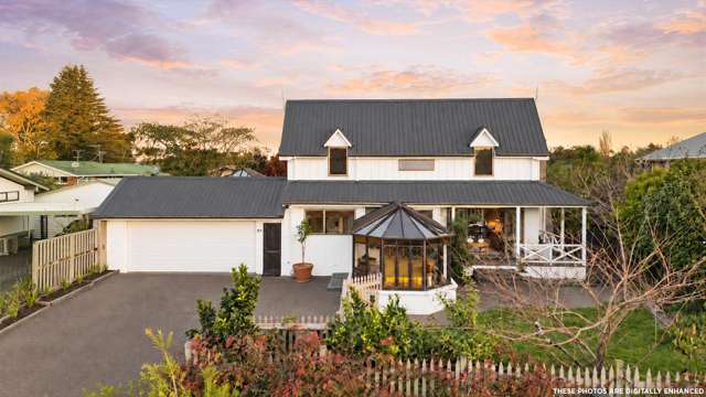 Poolside Family Living | Hukanui School Zone