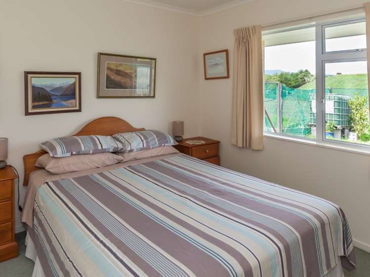 435 Waikawa Beach Road Manakau_9