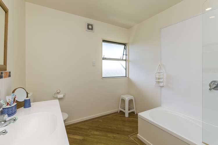 1 Atamira Close Churton Park_17