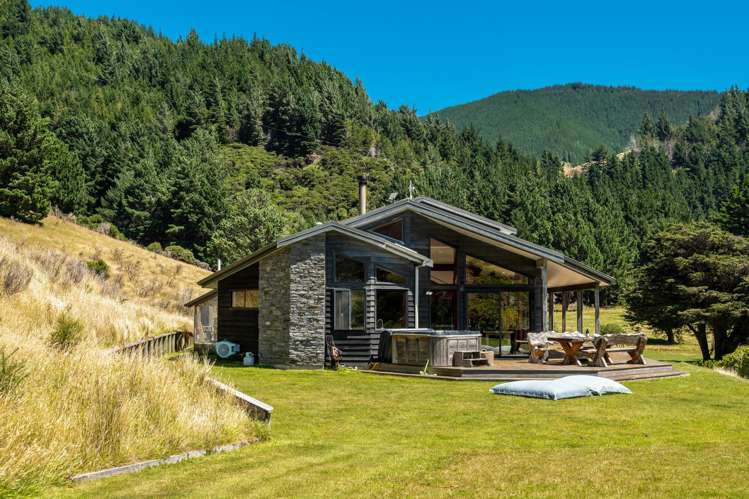 528 Oyster Bay Marlborough Sounds_23