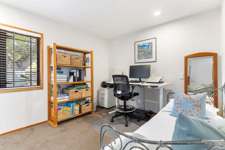 42 Oakwood Grove Eastern Beach_18