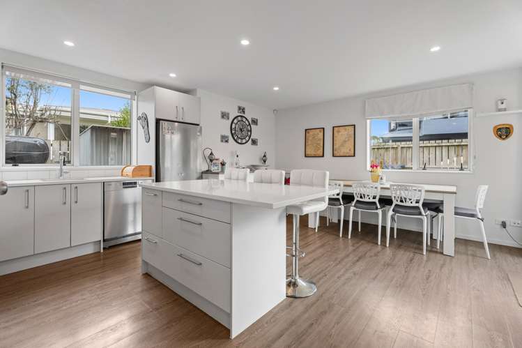 193 Riverside Avenue Point England_4