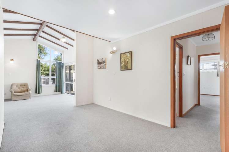 48 Southsea Crescent Silverdale_11