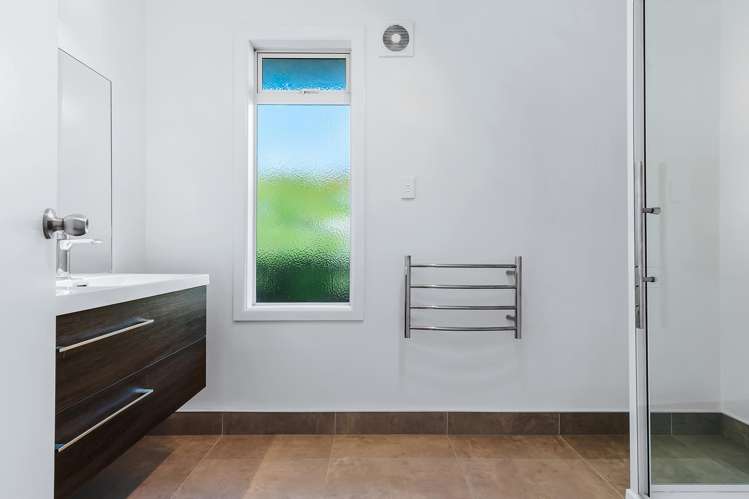 44 Tremaine Avenue Two Mile Bay_15