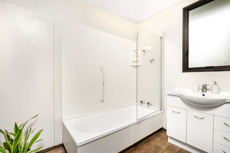 2/88d Kelvin Road Papakura_11