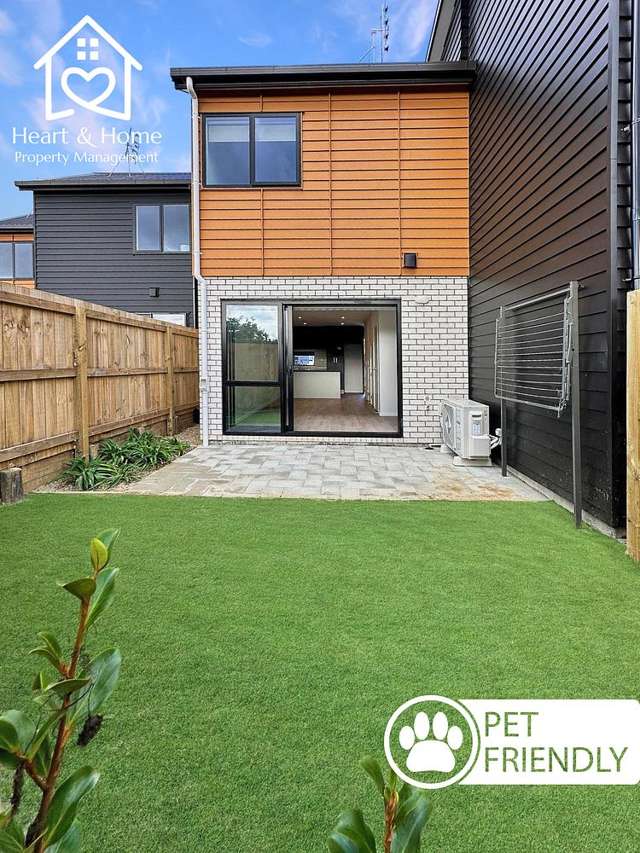 MODERN TWO BED TWO BATH TOWNHOUSE