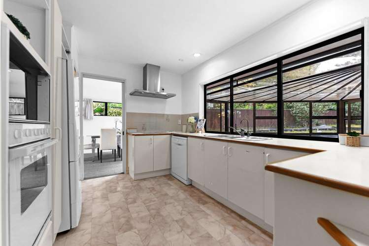 25 Lexington Drive Botany Downs_9