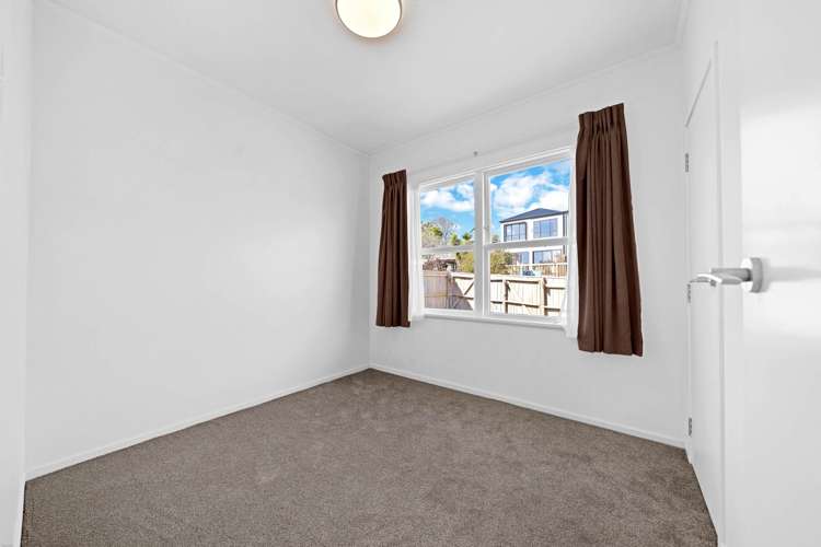 8 Malvina Place Bucklands Beach_15