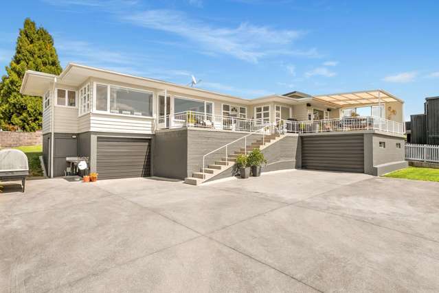 Elevated Sun-Drenched Living with Unrivalled Views