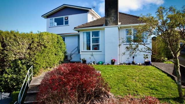 Five Beds And Valley Views!