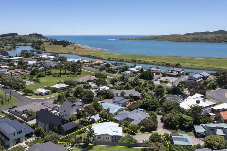 10a Marine Parade Raglan_4