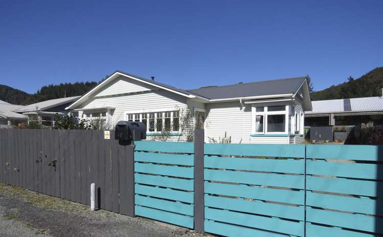 49 Shiel Street Reefton_16