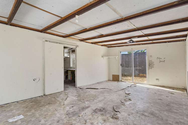 15 Gibbons Road Weymouth_13