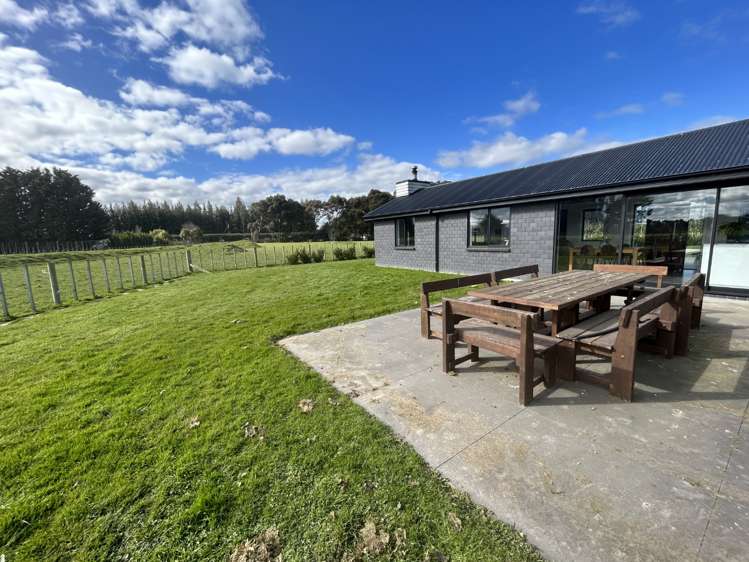 94 Reid Line East Feilding_17