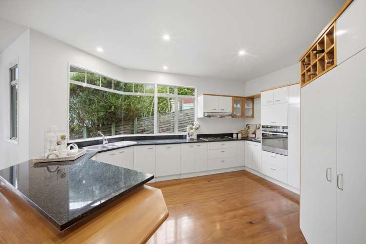 6 Rosella Place Murrays Bay_11