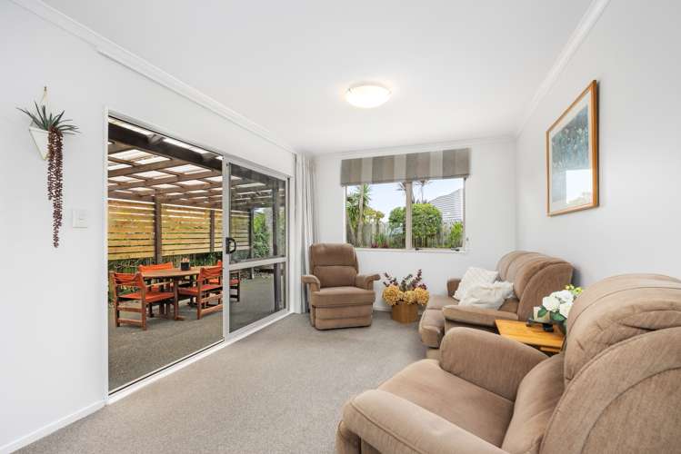 35 Rivervale Grove Stanmore Bay_13