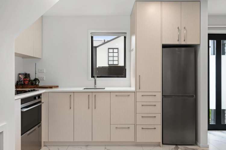 2/41 Gracefield Avenue_5