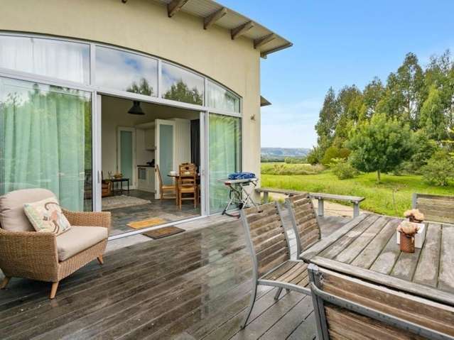 High spec 3BR Apartment with vineyard views