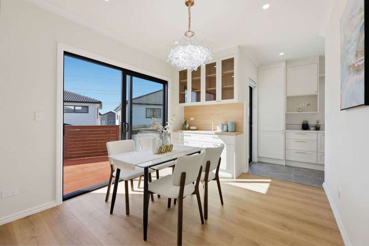 17 Ballyalton Crescent Flat Bush_41