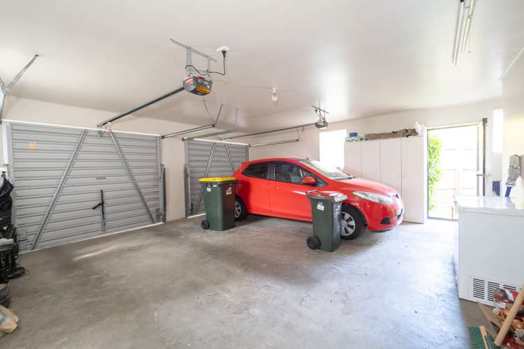 17 Pages Road Allenton_10