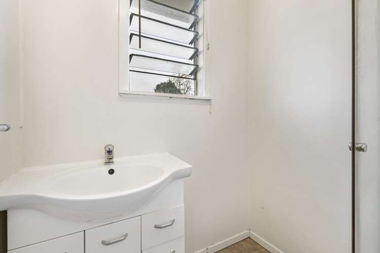 51 Tiroroa Avenue Te Atatu South_6