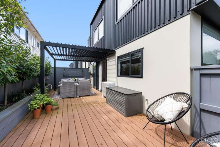 1/51 Kings Crescent Lower Hutt_18