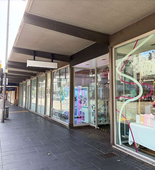 PRIME RETAIL / HOSPITALITY OPPOSITE WESTFIELD