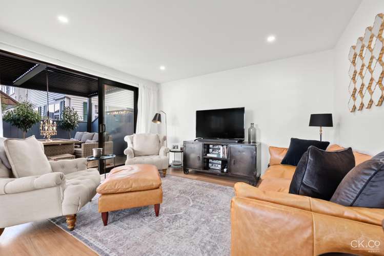 1/51 Kings Crescent Lower Hutt Central_3