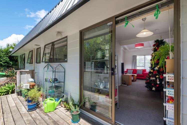 1/4 Tusac Place Totara Vale_13